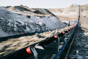 Correias transportadoras em ambientes úmidos ou corrosivos