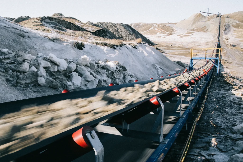 Correias transportadoras em ambientes úmidos ou corrosivos