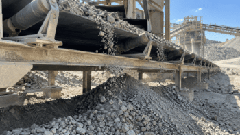 Como reduzir o derramamento de material na correia transportadora